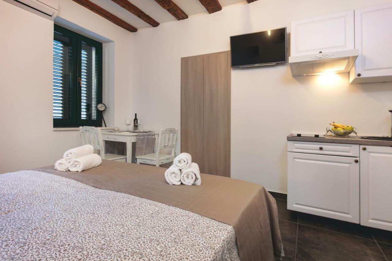 Studio Apartments Insula Split Exterior foto